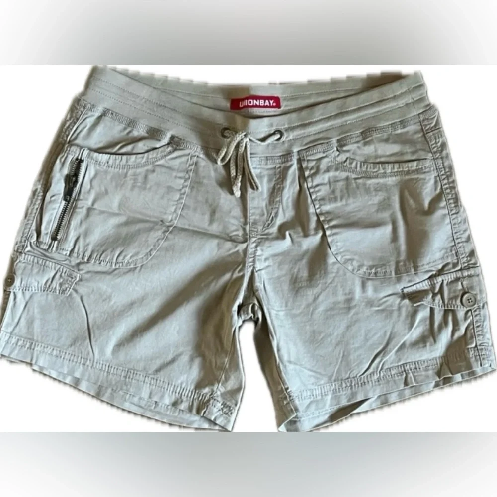 UnionBay tan cargo shorts. Excellent condition. Drawstring waist. Size 7